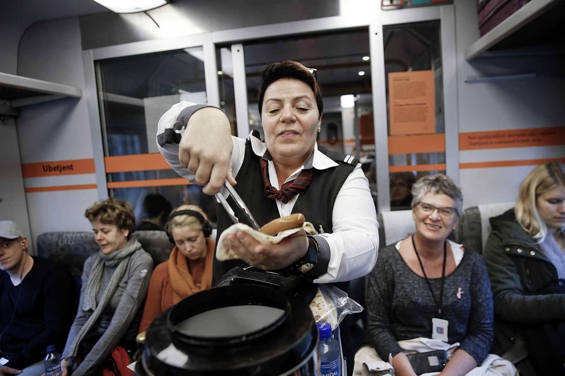 Is om sommeren, sjokolade før jul og pølsetog annenhver fredag bidrar til at Gjøvikbanens pendlere lever greit med sneglefart på svingete spor.