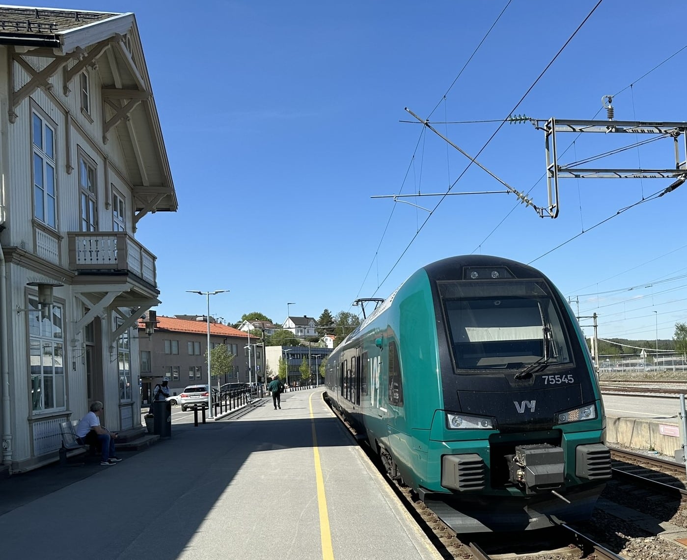 Kongsvinger endestasjon for R14 med avganger hver time, i tillegg kommer fjerntogene til Sverige og en omfattende godstrafikk.