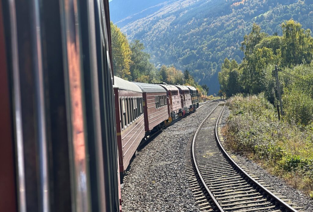 Tog ved Verma på Raumabanen.