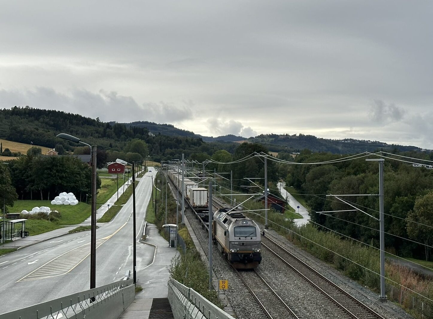 Selv på baner med diesellokomotiver er gods på bane mest energieffektivt.