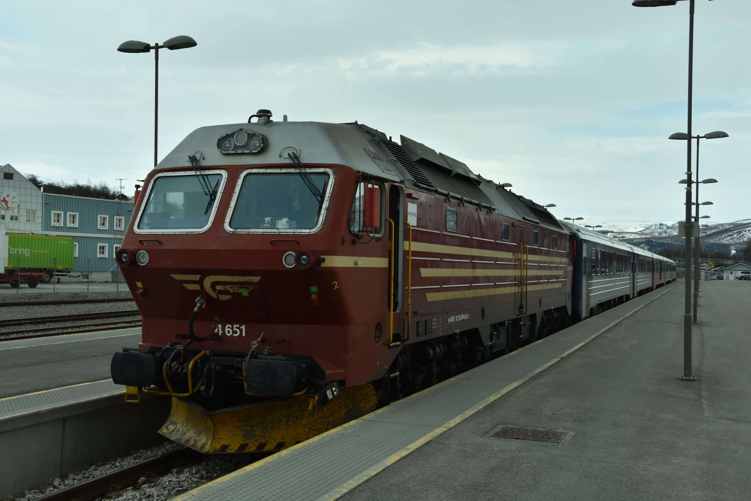 Nordlandsbanens dagtog på Fauske stasjon.